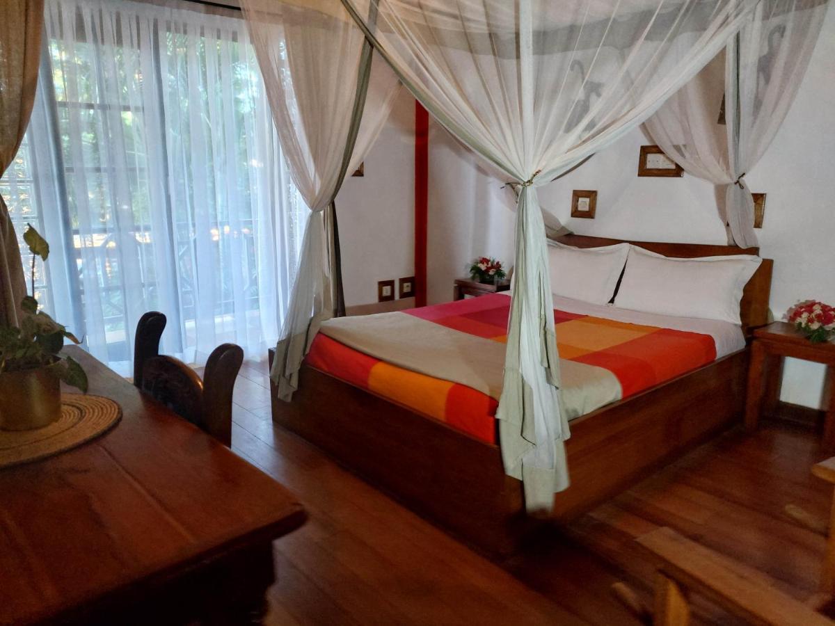 Island Continent Hotel Ивато Экстерьер фото