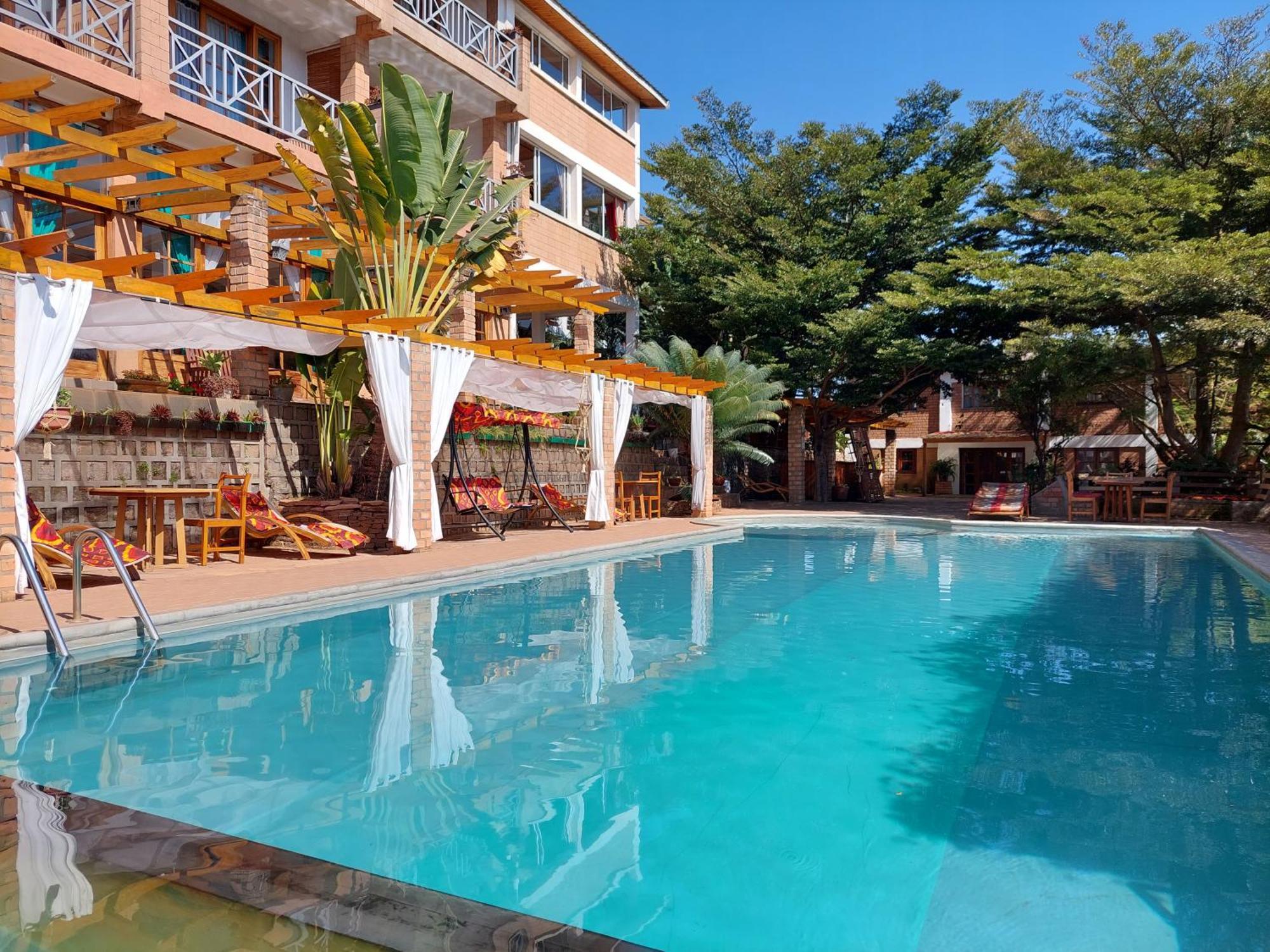 Island Continent Hotel Ивато Экстерьер фото
