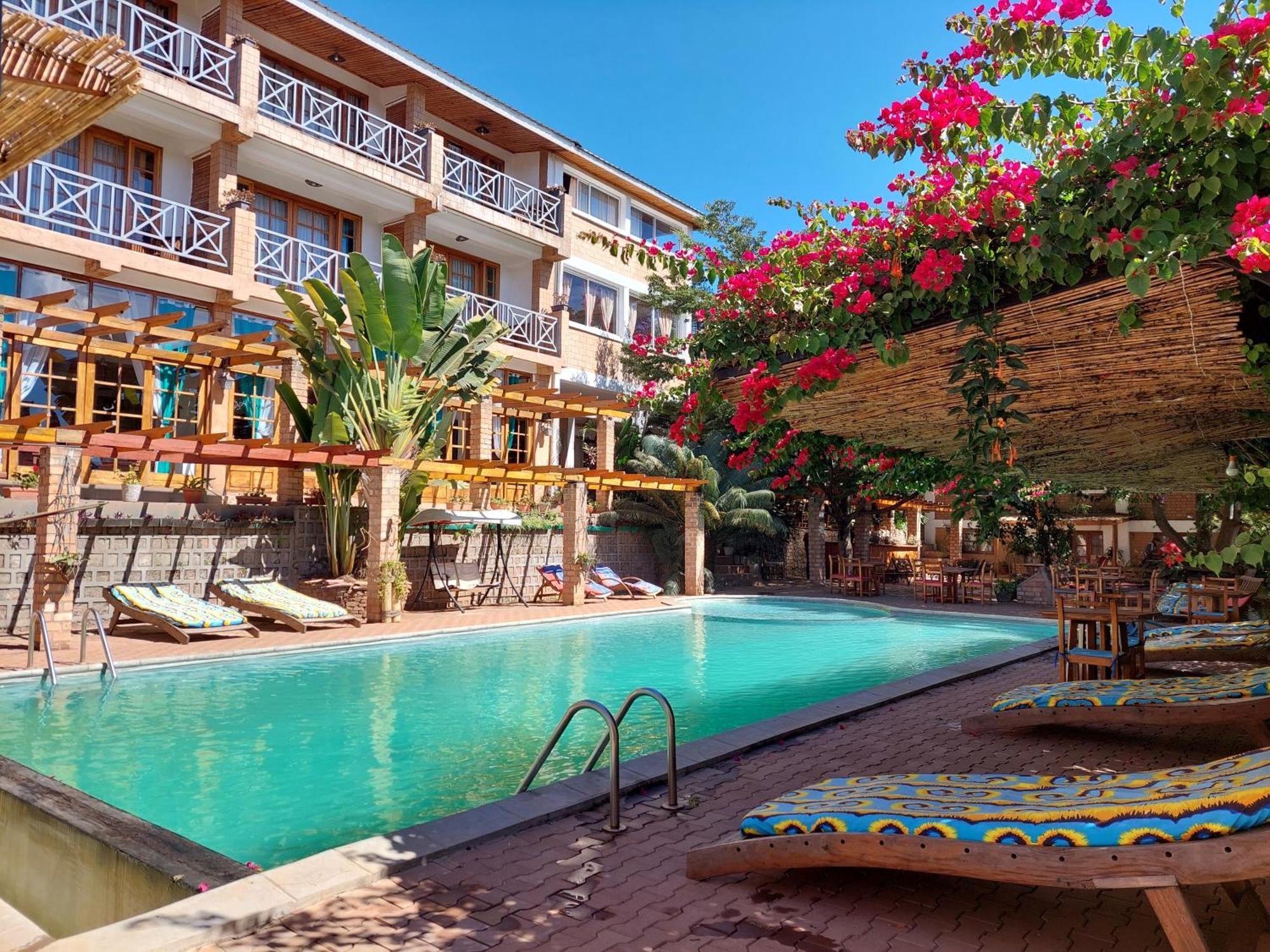 Island Continent Hotel Ивато Экстерьер фото