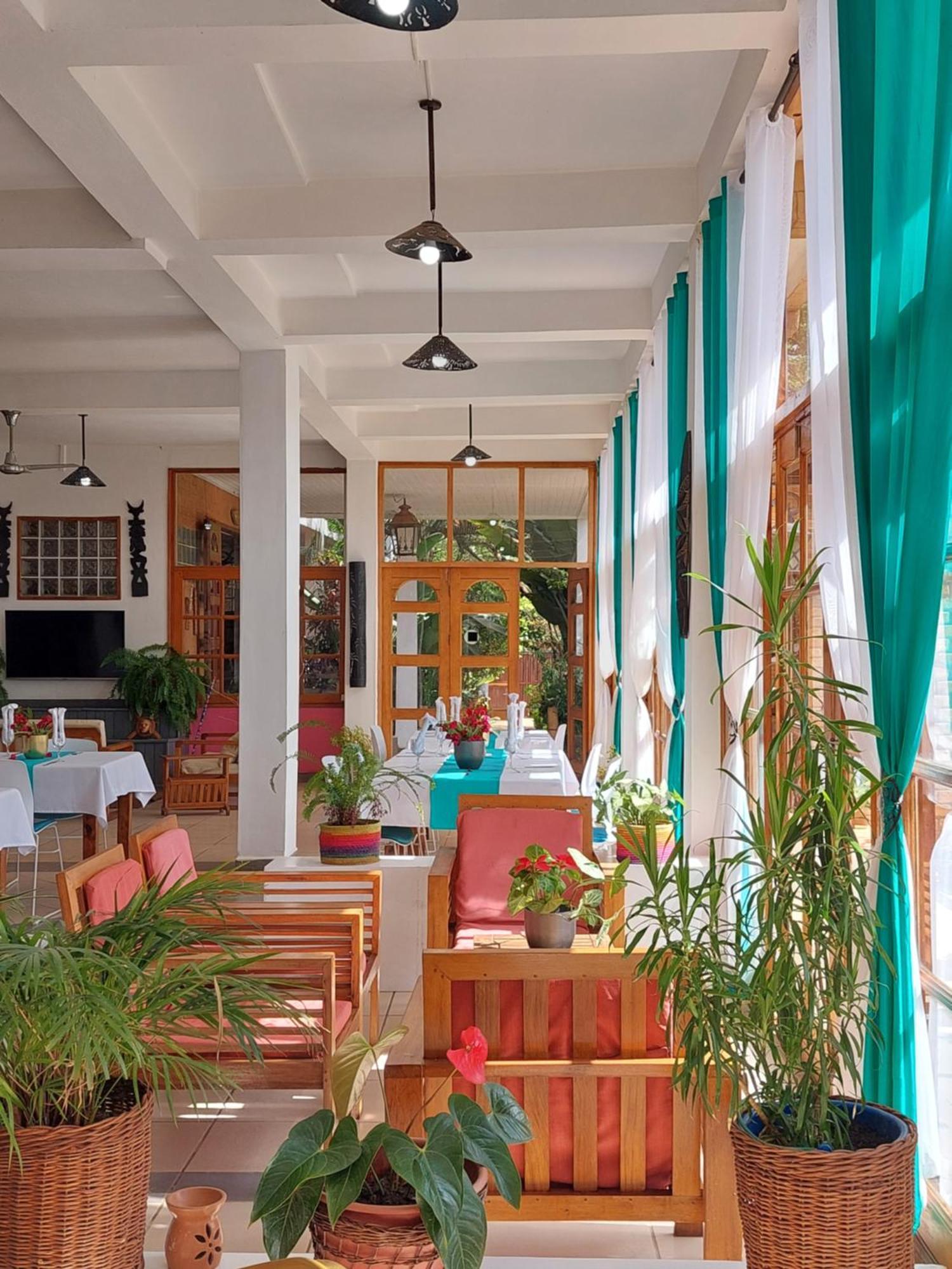 Island Continent Hotel Ивато Экстерьер фото