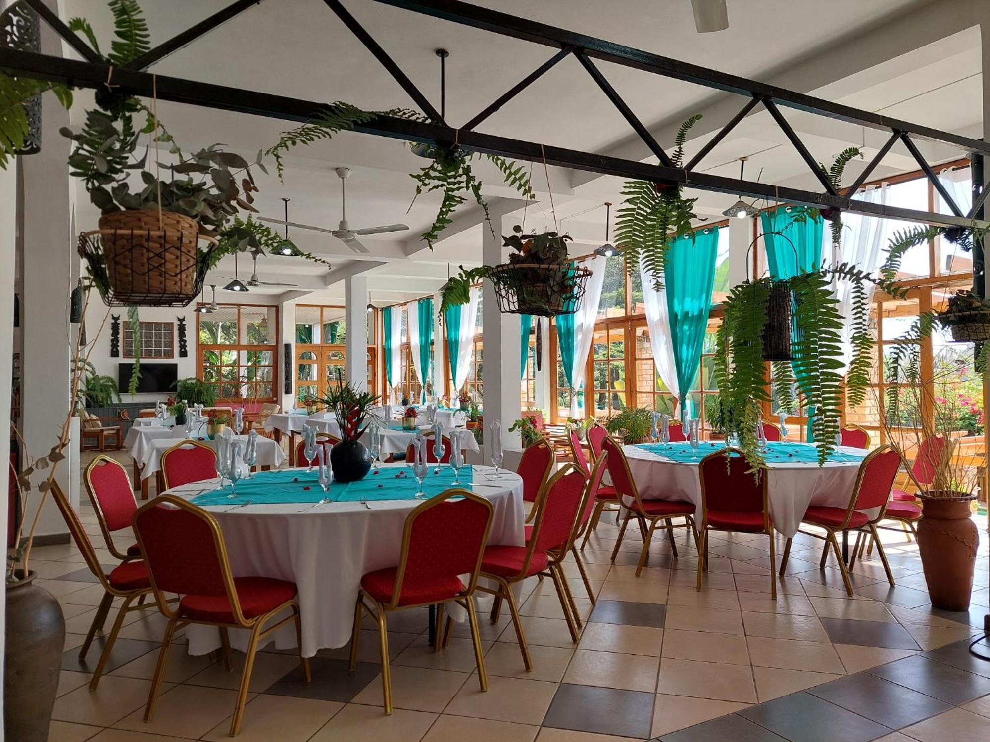 Island Continent Hotel Ивато Экстерьер фото