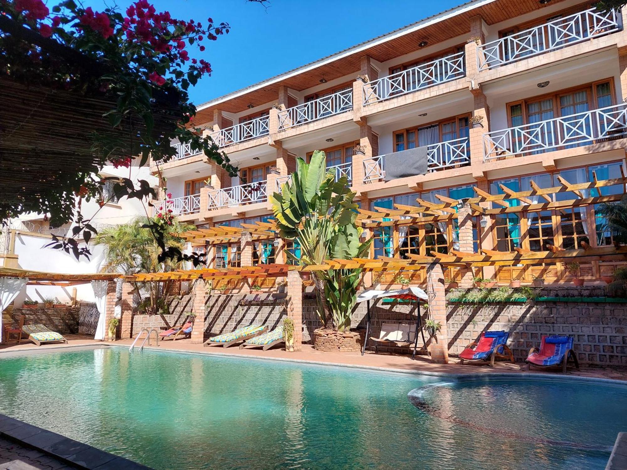 Island Continent Hotel Ивато Экстерьер фото