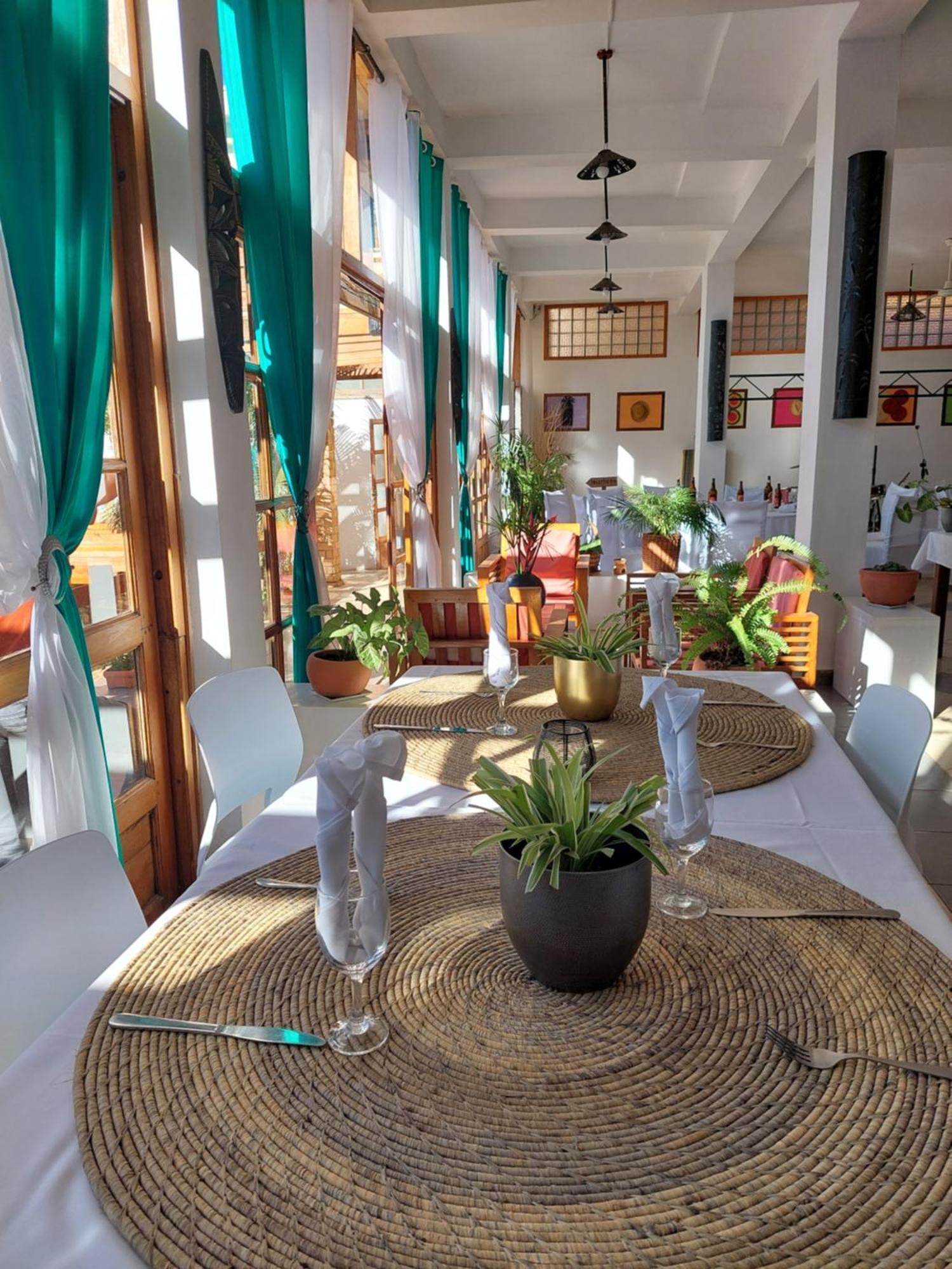 Island Continent Hotel Ивато Экстерьер фото
