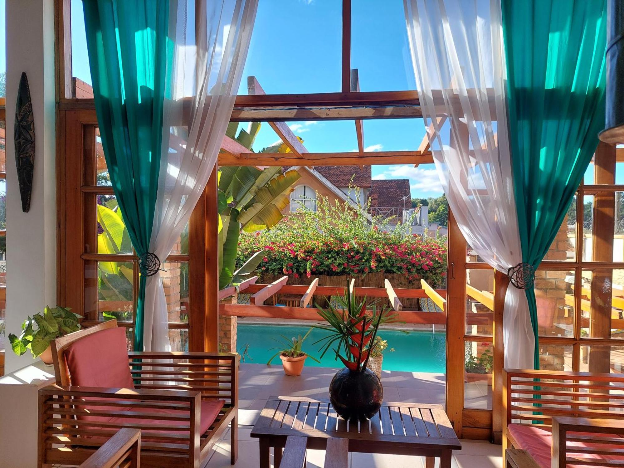 Island Continent Hotel Ивато Экстерьер фото