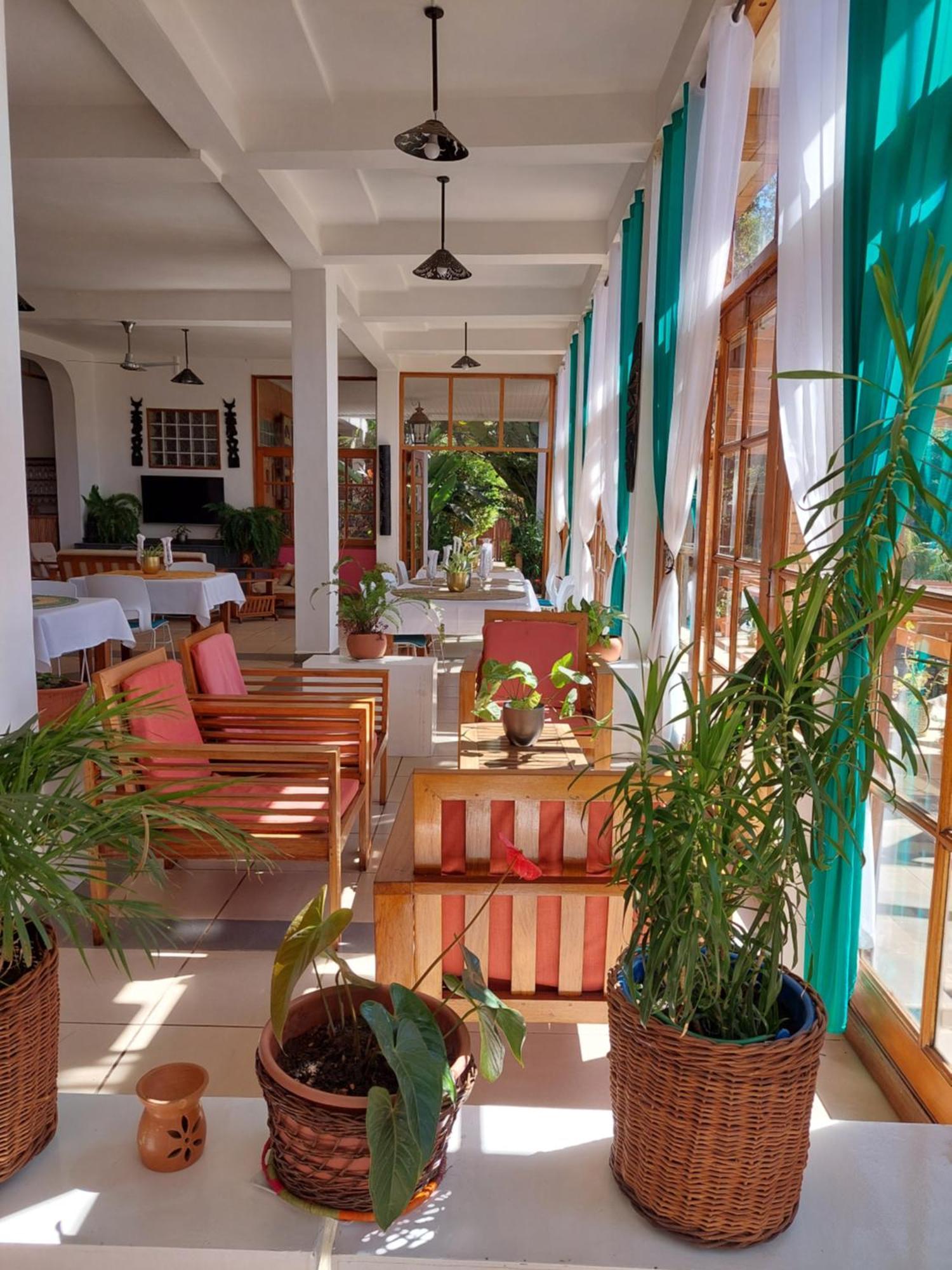Island Continent Hotel Ивато Экстерьер фото