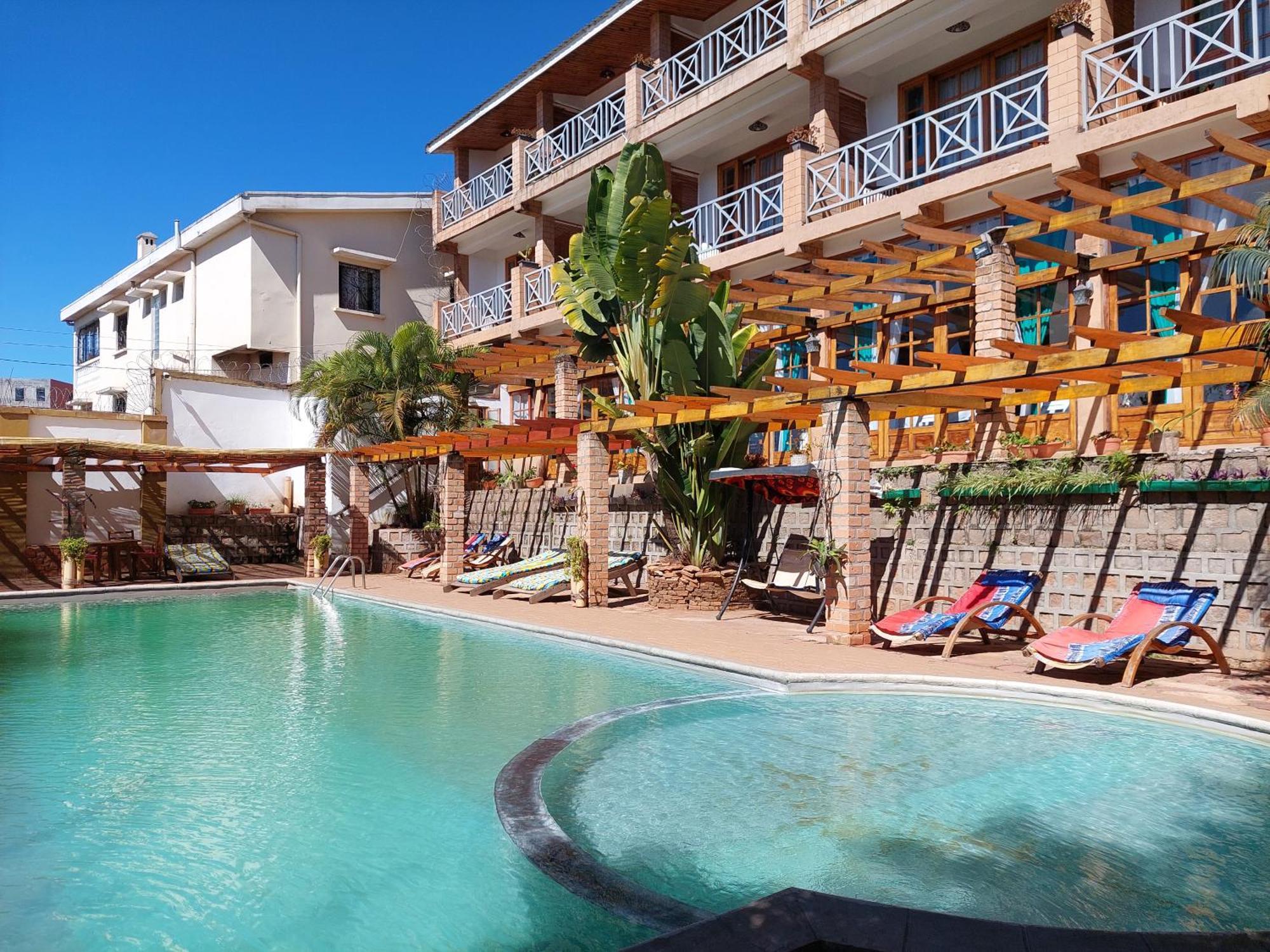 Island Continent Hotel Ивато Экстерьер фото