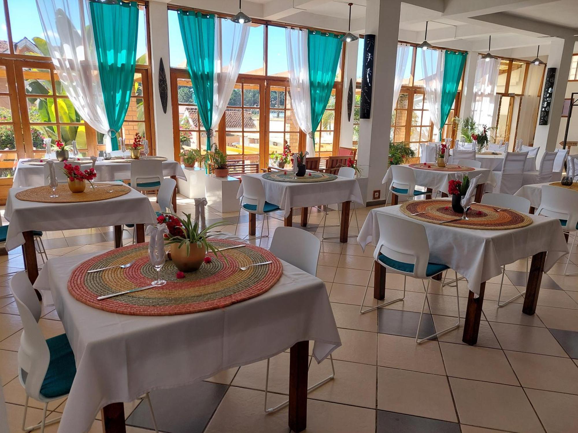 Island Continent Hotel Ивато Экстерьер фото