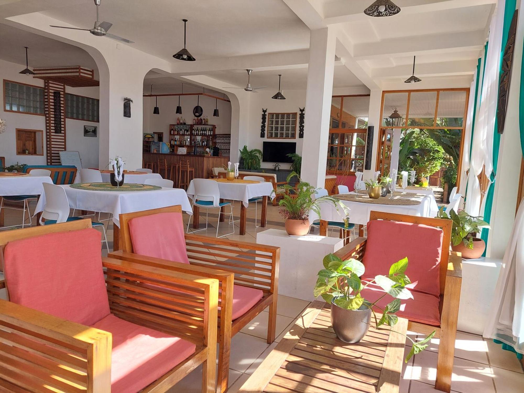 Island Continent Hotel Ивато Экстерьер фото
